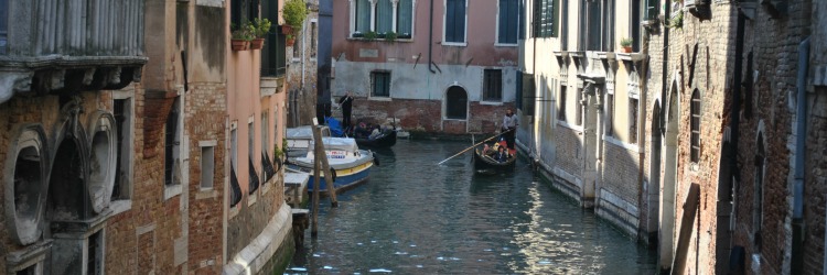 gondola shooting venice
